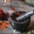küchenspecht Mörser aus Marmor mit Stößel, Kräuter und Gewürze mörsern, 12cm Ø mit Antirutsch-Pad - 3